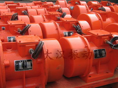 YZS振動電機(jī)：加裝防護(hù)外殼，密封性強(qiáng)不易損壞。