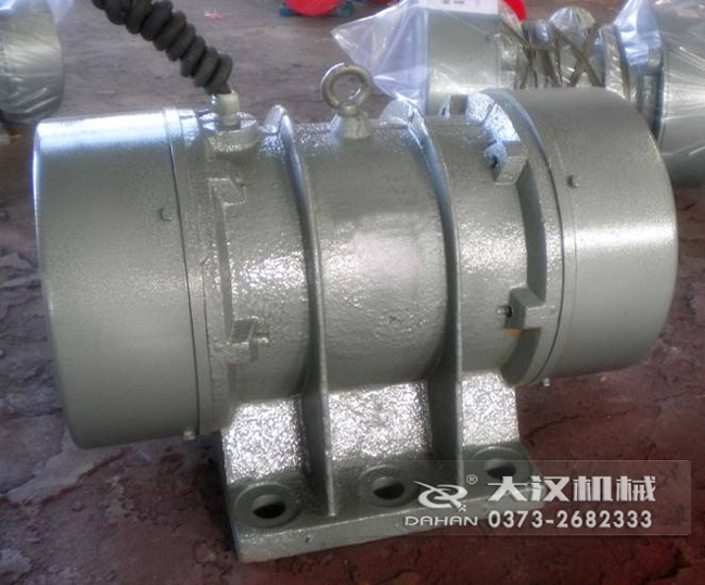 VB振動(dòng)電機(jī)是靠偏心塊的振動(dòng)而造成的，振動(dòng)源所以偏心塊的角度和大小是比較重要的。