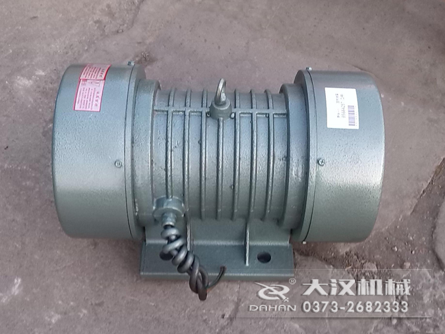 VB振動(dòng)電機(jī)的選型要根據(jù)所匹配產(chǎn)品需要的激振大小，進(jìn)行選擇。
