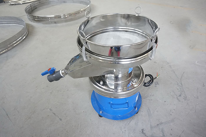 450過濾篩出料口處加裝閥門裝置，便于控制物料的出料量。