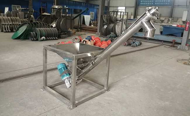 ls螺旋輸送機(jī)：型號(hào)齊全，結(jié)構(gòu)簡單，占地面積小，輸送能力強(qiáng)。